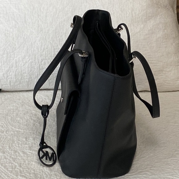 Michael Kors - Saffiano Leather Structured Tote - Picture 3 of 17